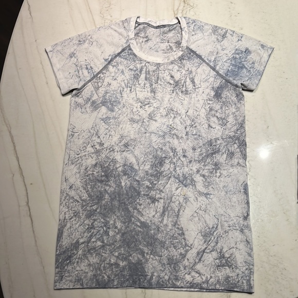 Lululemon short-sleeves shirt, size 6 - Picture 2 of 5